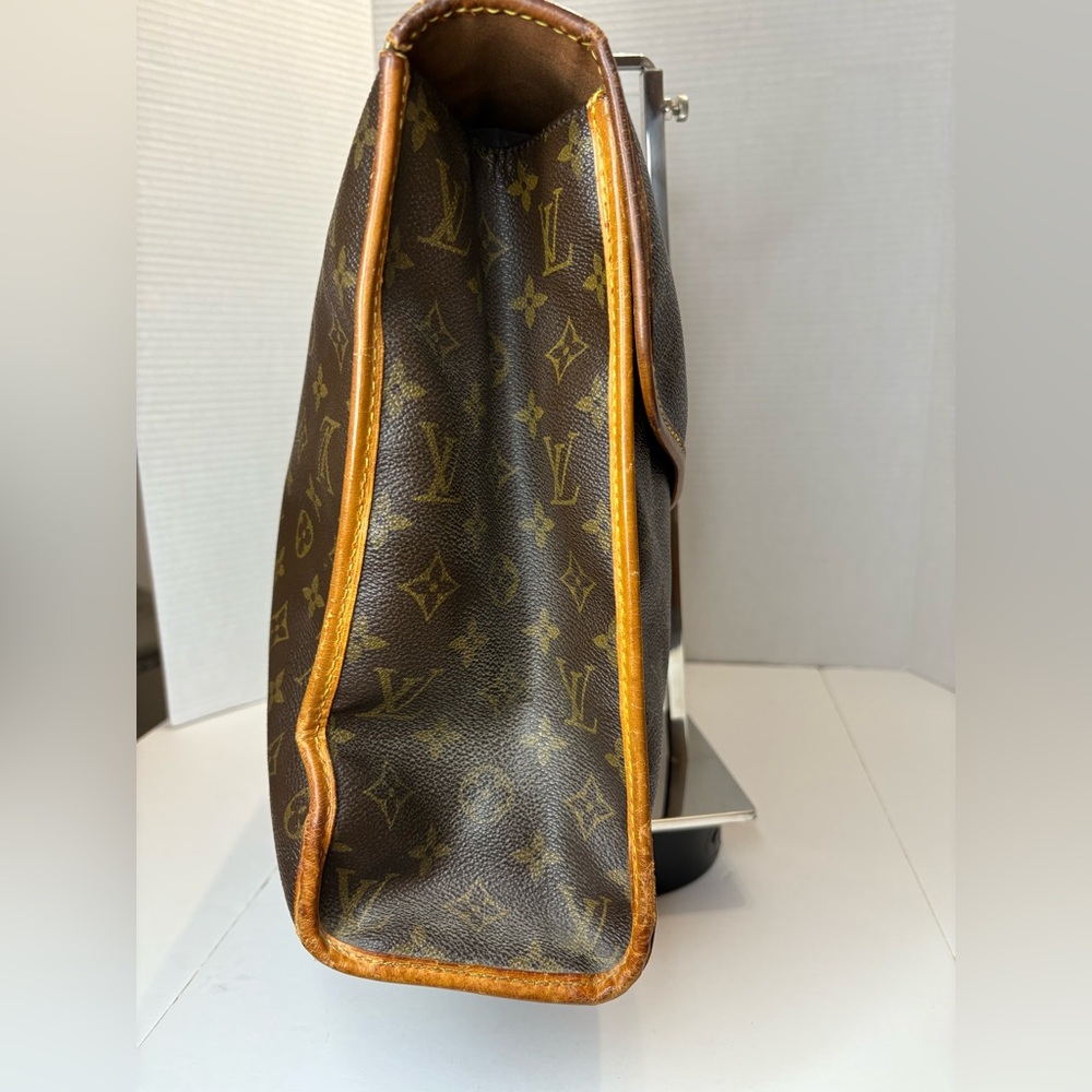LOUIS VUITTON Vintage Monogram MM Beverly Messenger Bag W/ Dustbag - Picture 6 of 16